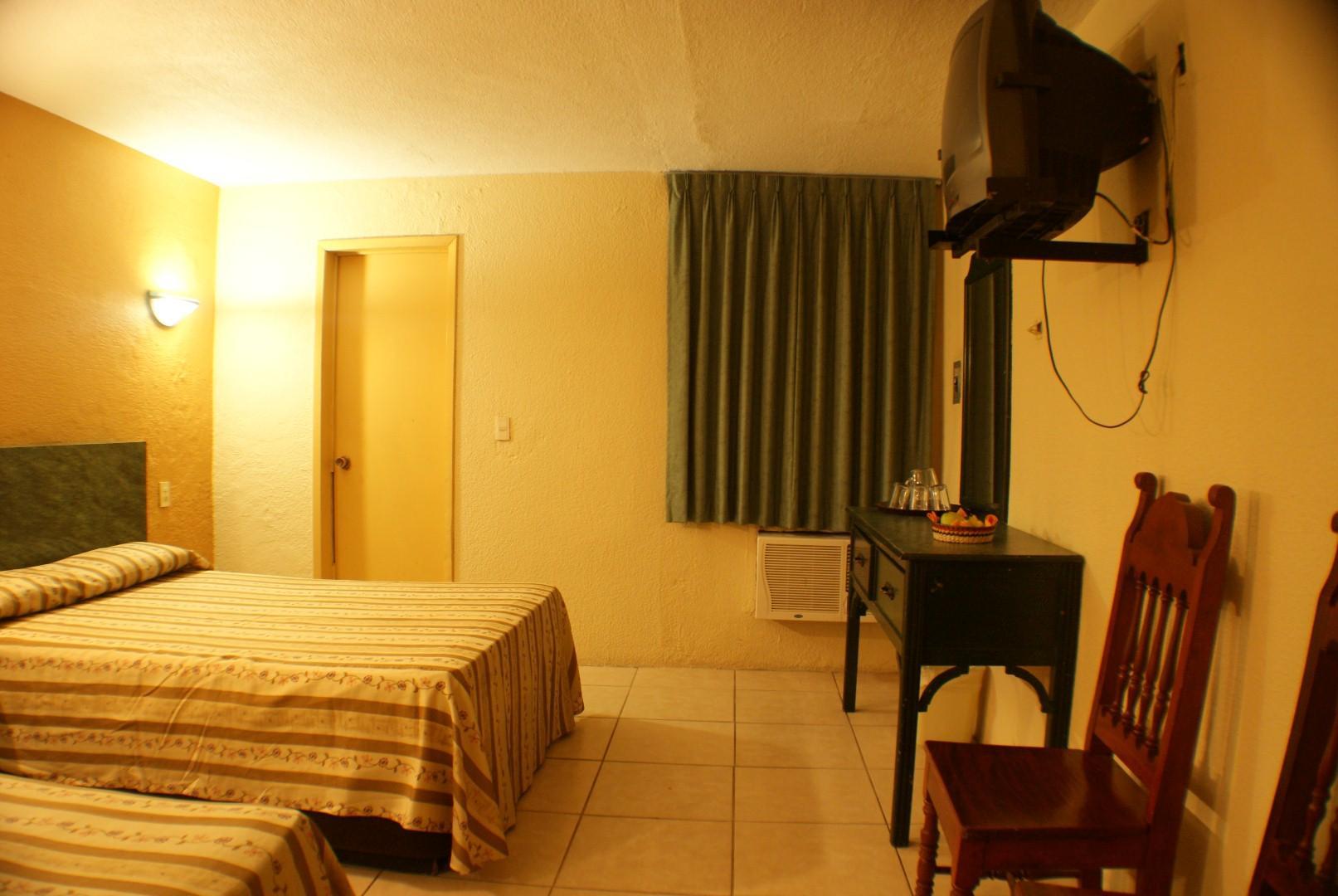Hotel Latino Гуадалахара Екстериор снимка